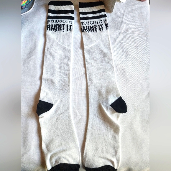🔥SPOOKY "IF YOU GOT IT HAUNT IT" SOCKS🔥 - Picture 3 of 6